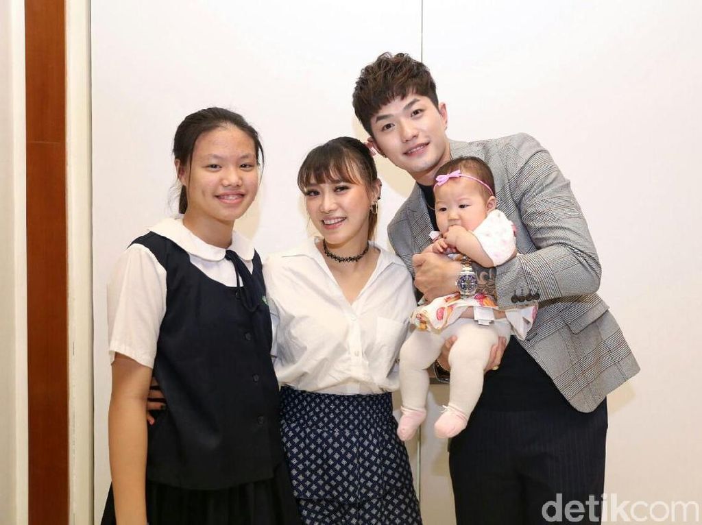 Anak Nangis Kesakitan karena Gondongan, Lee Jeong Hoon Mohon Doa